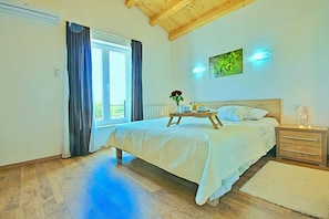 4 quartos, ferros/tábuas de passar roupa, Wi-Fi, roupa de cama