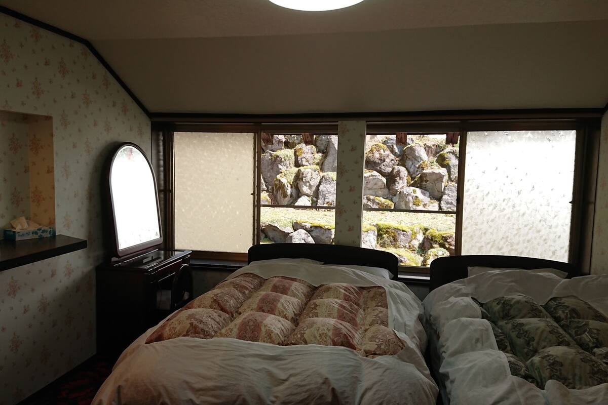 Twin Room | Free WiFi