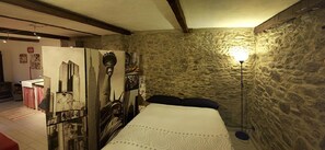 1 habitación, tabla de planchar con plancha, wifi y ropa de cama 