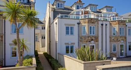 Prime seaside location, wonderful sea terrace, car parking, Wifi