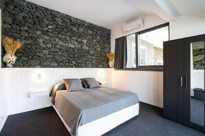 2 bedrooms, in-room safe, iron/ironing board, free WiFi