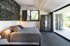 2 bedrooms, in-room safe, iron/ironing board, free WiFi