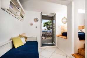 2 chambres, coffre-fort, fer et planche à repasser