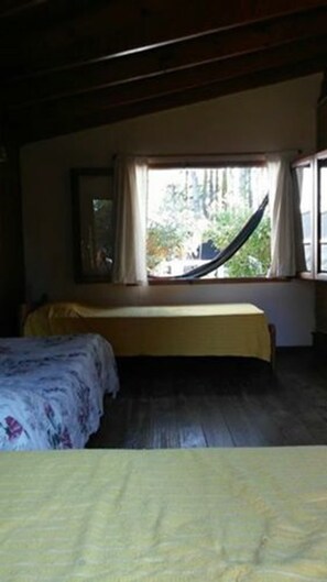 Iron/ironing board, rollaway beds, free WiFi