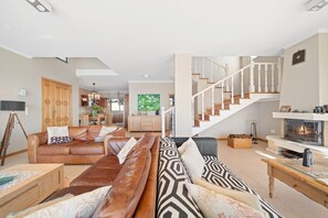 LCD TV, fireplace - 17°West – Holiday villa (option with heated pool) (Estreito da Calheta)