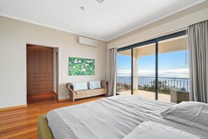3 bedrooms, iron/ironing board, free WiFi, bed sheets - 17°West – Holiday villa (option with heated pool) (Estreito da Calheta)