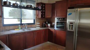 Réfrigérateur, four, plaque de cuisson, lave-vaisselle