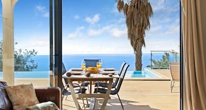 Pool villa in a quiet prime location, optional pool heating.