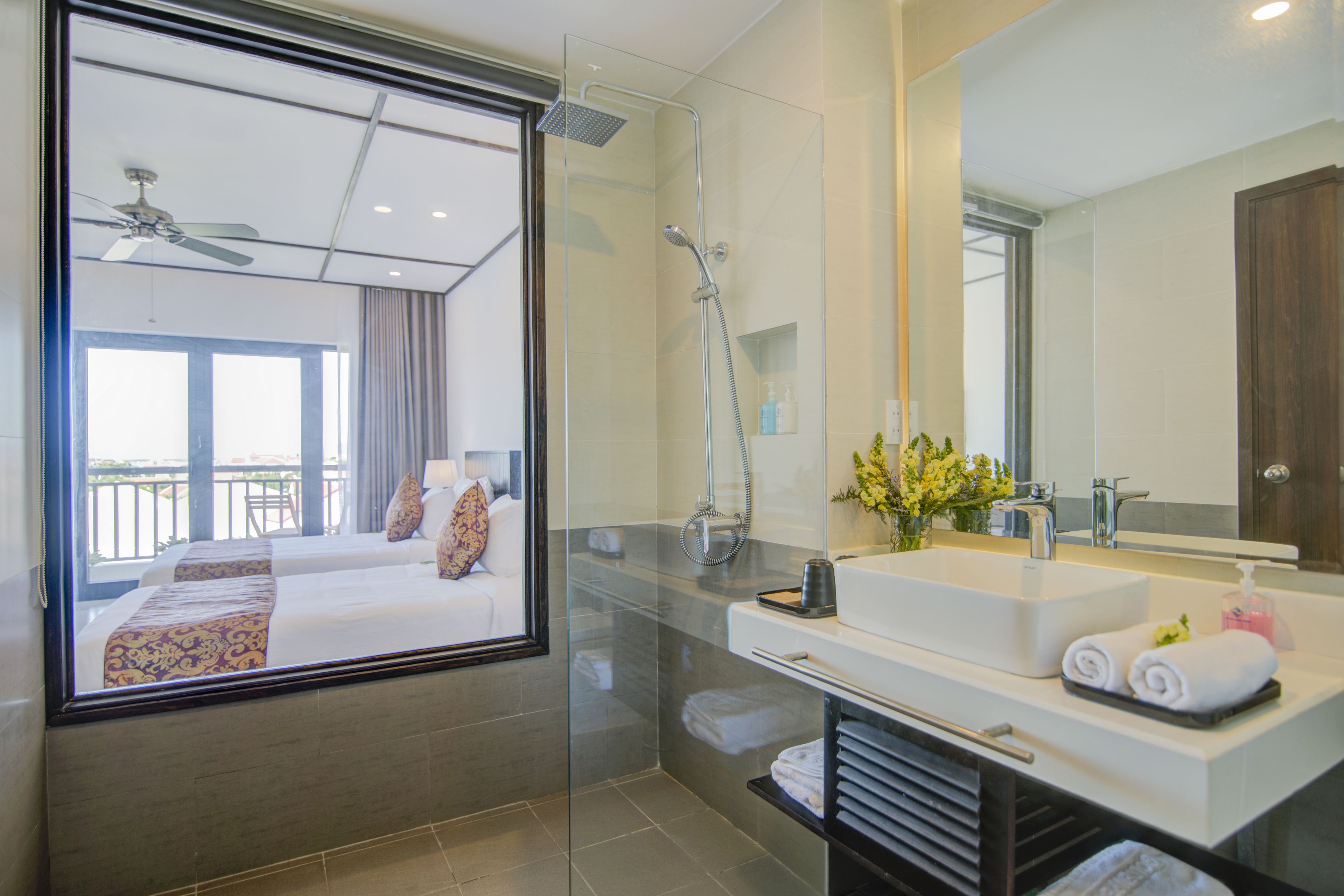 deluxe twin room, balcony | bathroom | designer toiletries, hair dryer, bathrobes, slippers