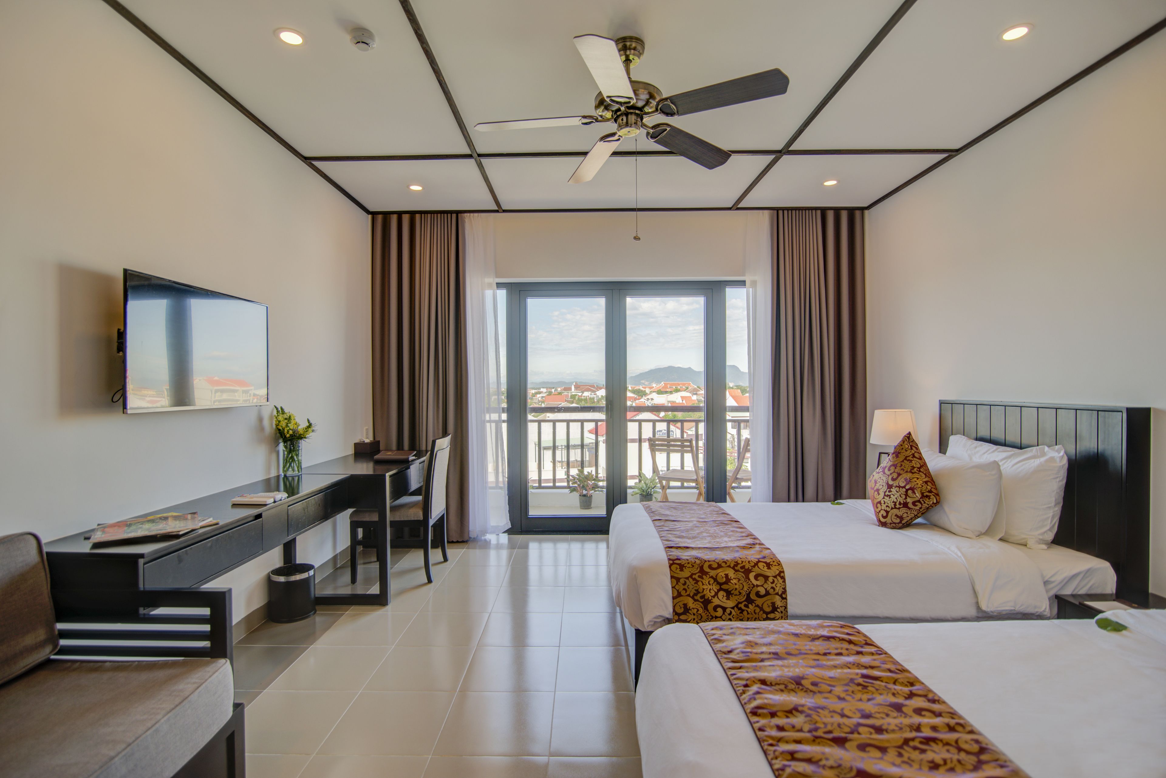 deluxe twin room, balcony | 1 bedroom, premium bedding, down duvets, select comfort beds