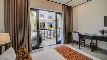 Executive Twin Balcony Pool View with Daily Afternoon Tea | Balcony