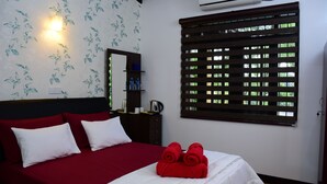 Kamar Double Deluks, 1 Tempat Tidur Queen, kamar mandi pribadi, pemandangan gunung | Meja kerja, setrika/meja setrika, dan tempat tidur lipat/tambahan