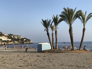 Plage à proximité, chaises longues