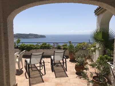 Fantastic detached house with GR. South Terraces + stunning views