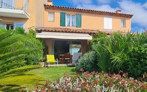 Exterior - Mazet provençal with sea view, 3P air-conditioned, WiFi, terrace, garden, swimming pool (Roquebrune-Sur-Argens)