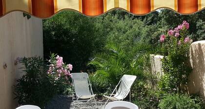 SAINTE-MAXIME - Accommodation with garden and veranda in swimming pool, tennis area