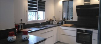 House near Bordeaux and Médoc. Remainder from July 4 to 25 and August 22 to 29  