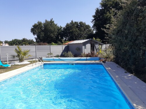 House near Bordeaux and Médoc. Remainder from July 4 to 25 and August 22 to 29