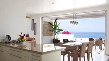 2 Bedrooms Apartment | In-room dining