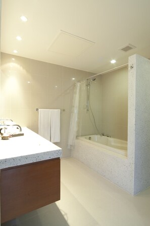 2 Bedrooms Apartment | Bathroom | Shower, towels - The Plantation B7 Apartment (Kamala)
