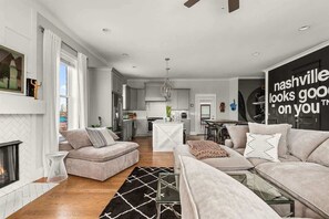 TV, lareira, aparelho de som, escritórios