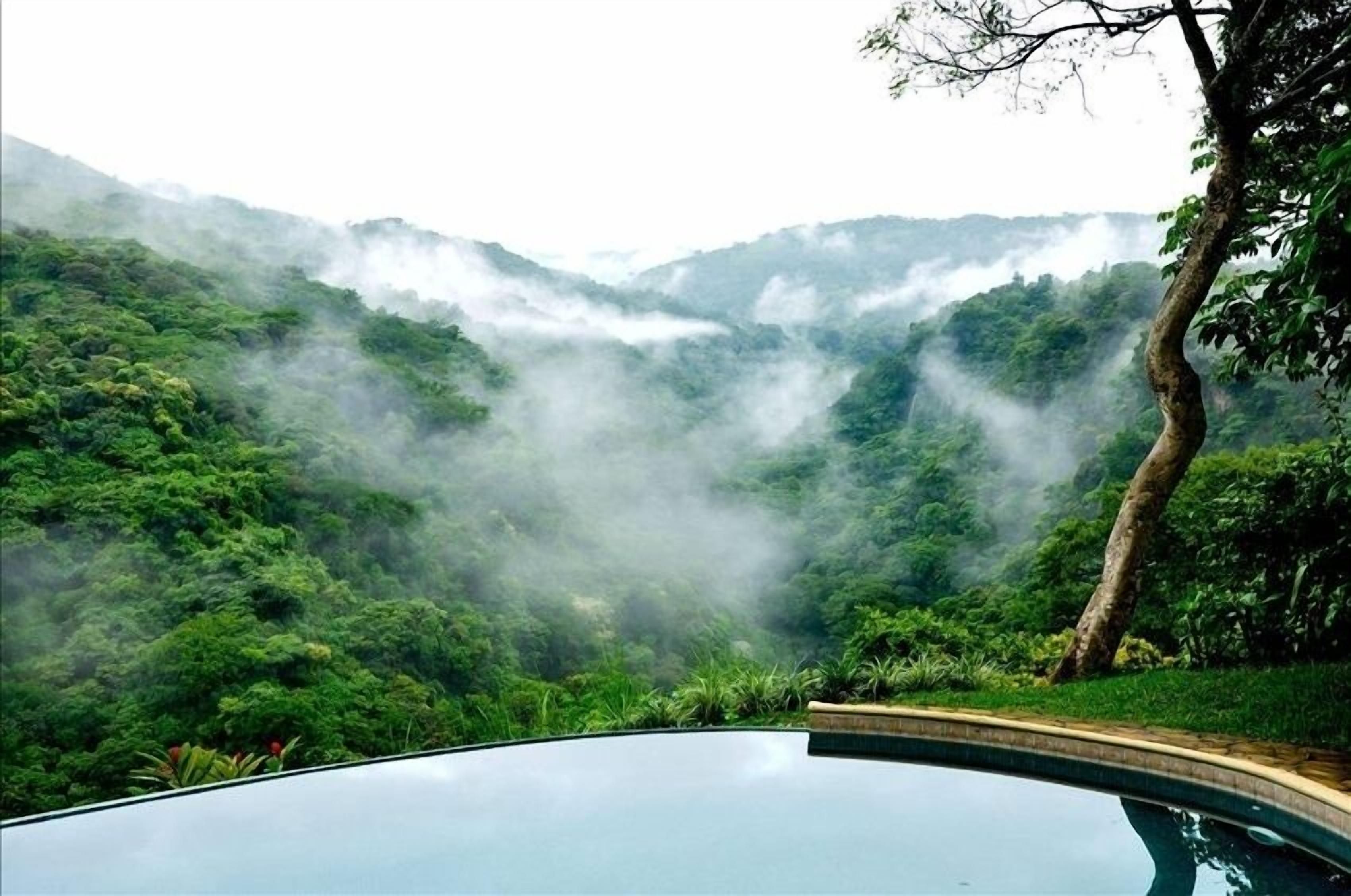 The clouds rising up from the canyon... they sometimes waft thru the house!!!!