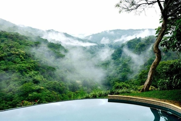 The clouds rising up from the canyon... they sometimes waft thru the house!!!!