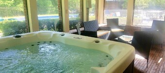 Estate Sanctuary 14-Acre 5000sf! Hot Tub, Sauna, Tennis, Fire Pit & Epic Game Rm