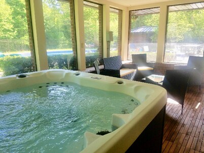 Huge 14 Acre/5000 Sqft Private Estate Hot Tub Firepit Tennis —LOTS Spaces!