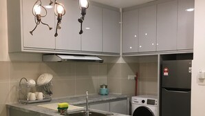 Comfort Condo, 2 Bedrooms, City View, Poolside | Private kitchenette - Sutera Avenues - KK Center (Kota Kinabalu)