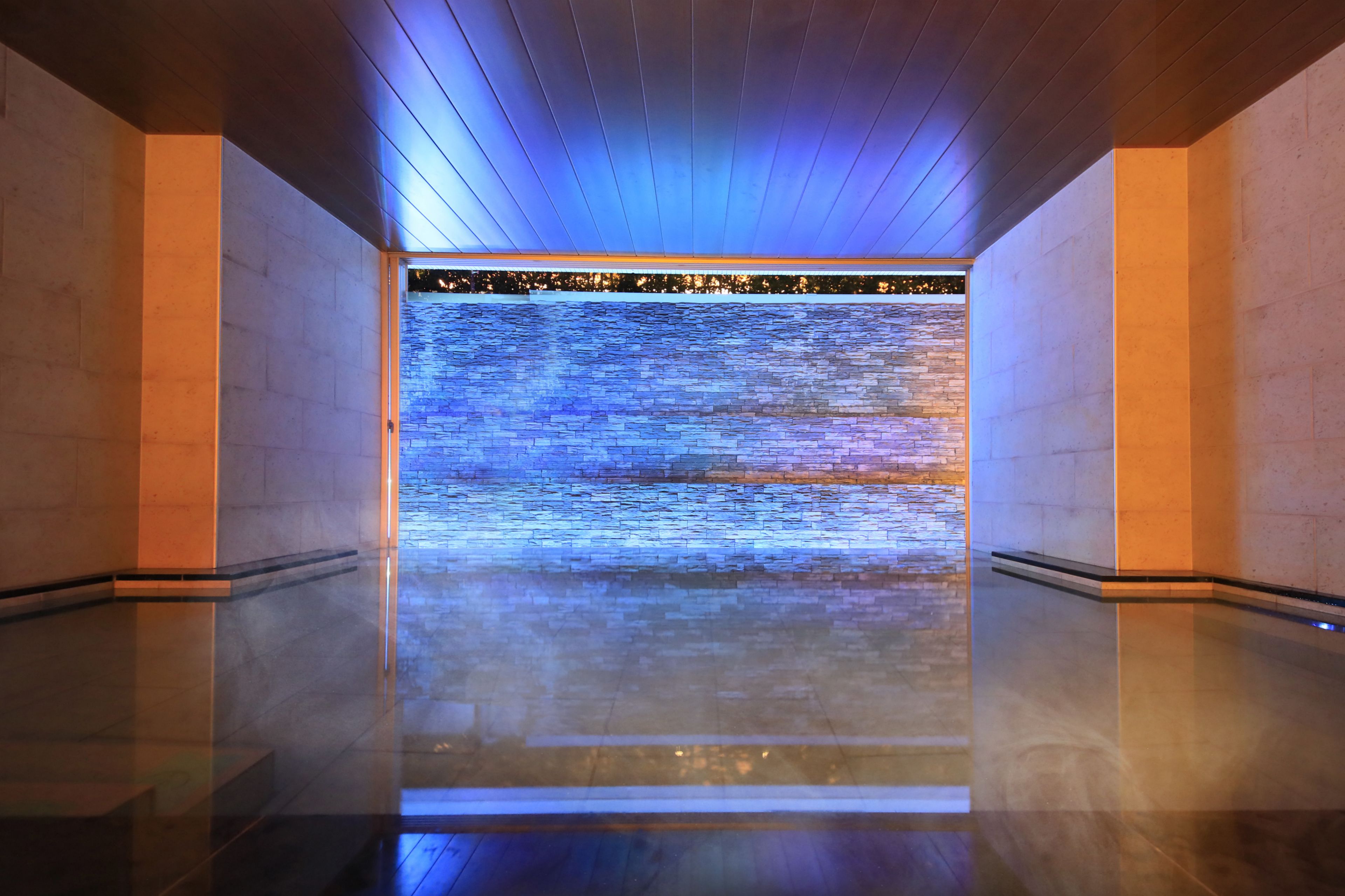 Body treatments, aromatherapy, facials, 1 treatment room