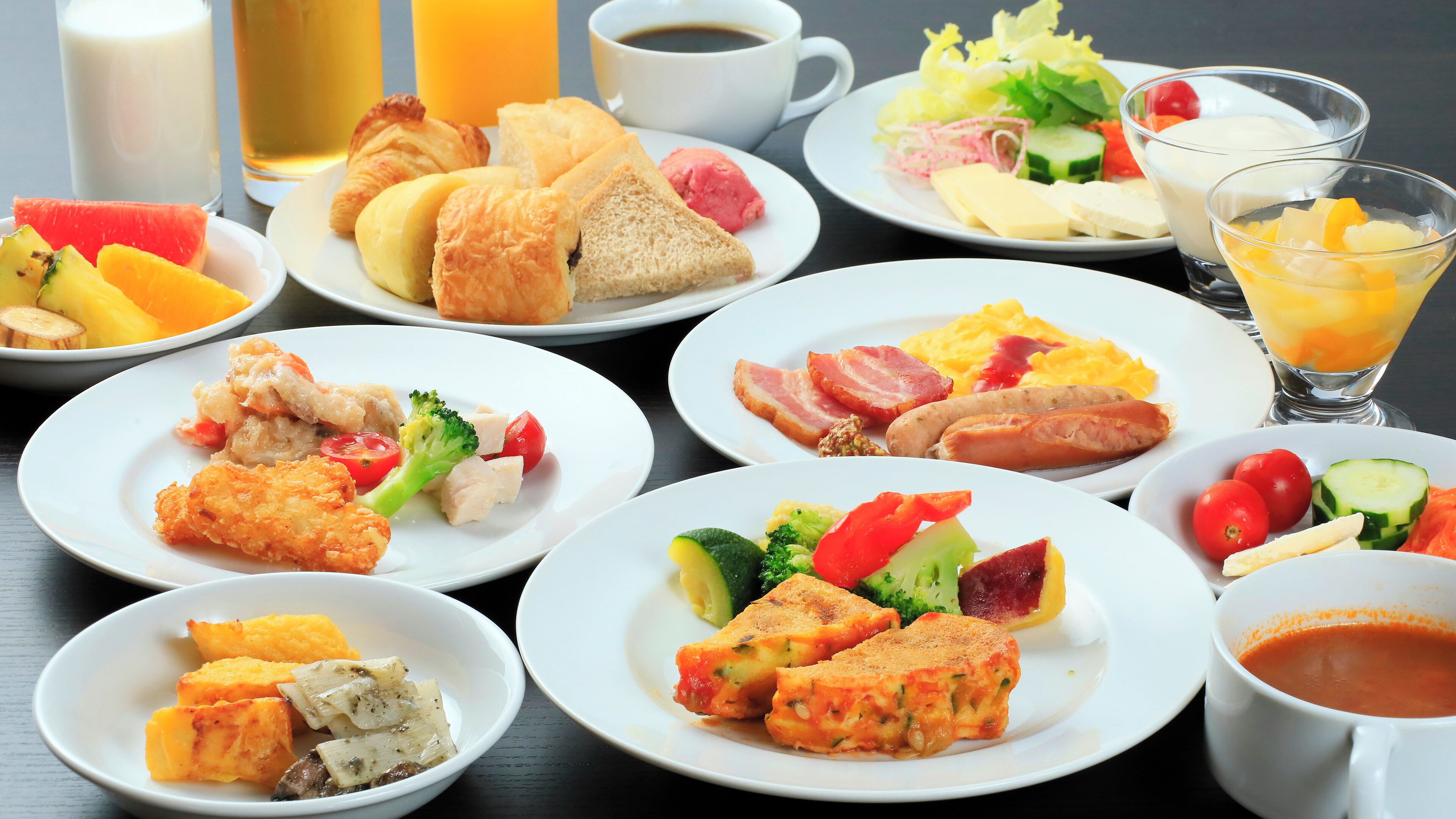 朝食 (ビュッフェ)、毎日提供 (有料)