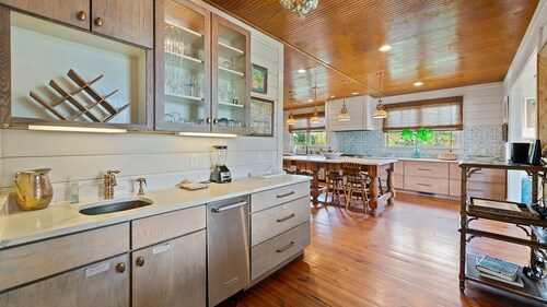 Second-Row 9BR Home | Ocean Views + Game Room Fun