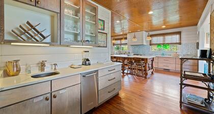 Celebra la belleza de la playa en esta lujosa casa de segunda fila