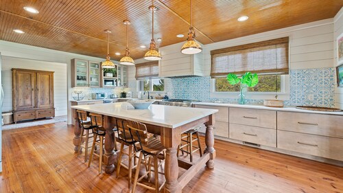 Second-Row 9BR Home | Ocean Views + Game Room Fun