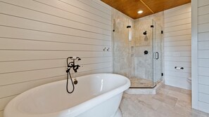 Ensemble douche/baignoire, serviettes fournies