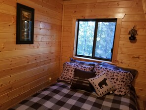 3 bedrooms, iron/ironing board, travel cot, free WiFi