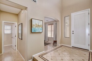 Interior - Spacious Family Getaway! 3 King beds! Pool! Legacy Park close! (Gilbert)