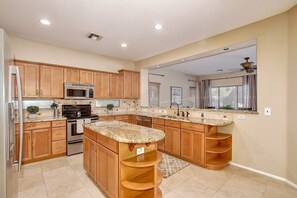 Fridge, microwave, oven, stovetop - Spacious Family Getaway! 3 King beds! Pool! Legacy Park close! (Gilbert)