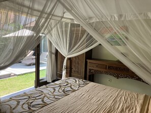 2 chambres, coffres-forts dans les chambres, fer et planche à repasser