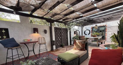 Jenny's Casita, privater Bungalow im spanischen Stil mit Klimaanlage und Parkplatz