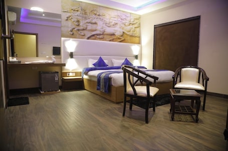 1 habitación y tabla de planchar con plancha