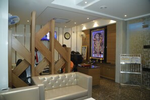 Reception - Hotel The Mansion (Mathura)