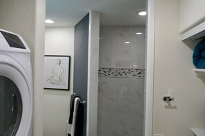 Interior - Hummingbird Haven: Luxury Studio in Center of Sedona (Sedona)