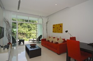 1 Bedroom Apartment | Sala de estar | TV LCD