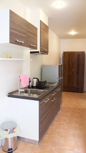 4 Bedrooms Villa | Private kitchen | Full-size fridge, microwave, oven, stovetop