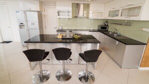 Suite empresarial, 4 habitaciones | Cocineta privada