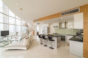 Business Suite, 4 Bedrooms | Living area | Flat-screen TV - Luxury Penthouse 4BRS City Centre (Ho Chi Minh City)