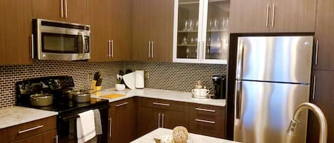 Business Apartment, 2 Bedrooms, 2 Bathrooms, City View | 1 bedroom, Egyptian cotton sheets, premium bedding