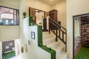 Villa Panoramique, 2 chambres, 2 salles de bains, vue jardin | Coffres-forts dans les chambres, décoration personnalisée